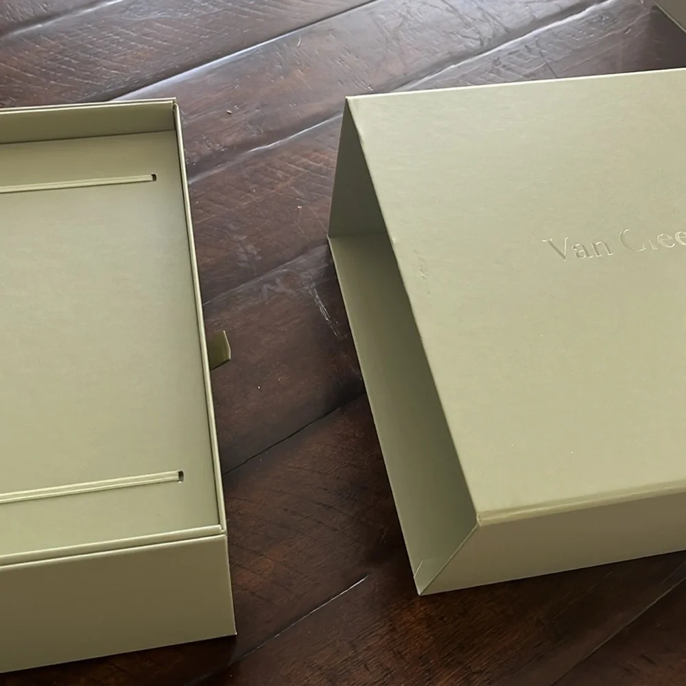 COPY - COPY - Van Cleff box